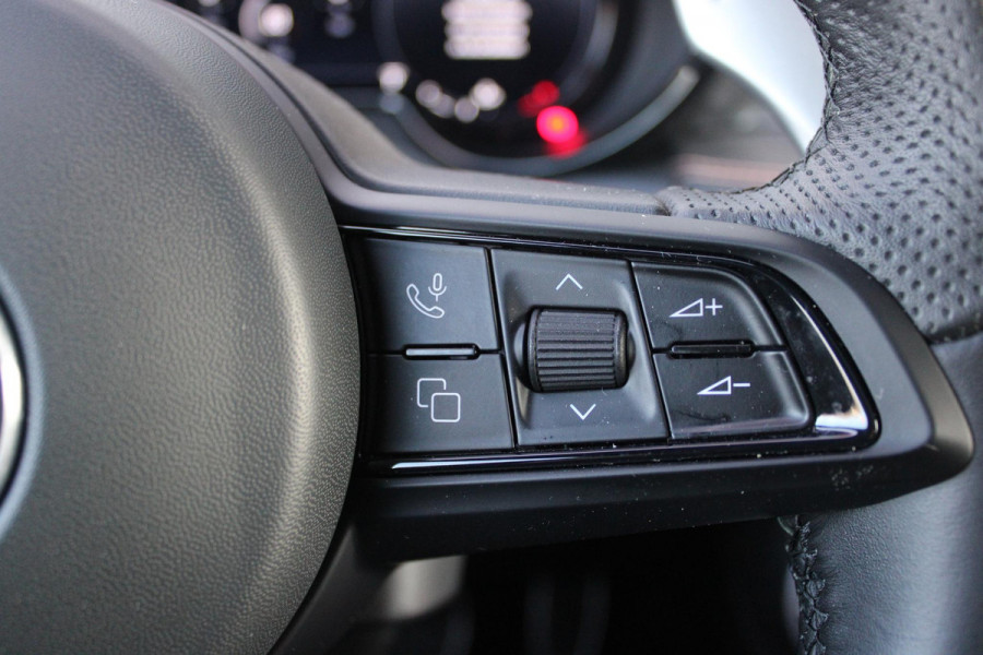 Alfa Romeo Tonale PHEV 280PK VELOCE | PANORAMISCH SCHUIF / KANTELDAK | LEDEREN BEKLEDING | VOORSTOELEN / STUUR VERWARMD | VOORSTOELEN GEVENTILEERD | VOORSTOELEN ELEKTRISCH VERSTELBAAR | DRAADLOOS APPLE CARPLAY / ANDROID AUTO | 360° CAMERA | AUTOMATISCH DIMMENDE BUITENSPIEGELS | 20"INCH LICHTMETALEN VELGEN | ADAPTIVE CRUISE CONTROL | KEYLESS ENTRY / START | ELEKTRISCH BEDIENBARE ACHTERKLEP | DRAADLOZE TELEFOONLADER | AMBIENT LIGHTING | DONKERE HEMELBEKLEDING | SCHAKELFLIPPERS AAN HET STUUR | VERWARMDE RUITENSPROEIERS |