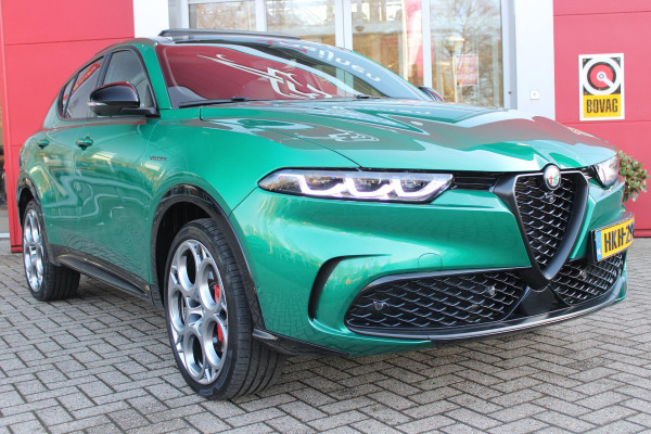 Alfa Romeo Tonale PHEV 280PK VELOCE | PANORAMISCH SCHUIF / KANTELDAK | LEDEREN BEKLEDING | VOORSTOELEN / STUUR VERWARMD | VOORSTOELEN GEVENTILEERD | VOORSTOELEN ELEKTRISCH VERSTELBAAR | DRAADLOOS APPLE CARPLAY / ANDROID AUTO | 360° CAMERA | AUTOMATISCH DIMMENDE BUITENSPIEGELS | 20"INCH LICHTMETALEN VELGEN | ADAPTIVE CRUISE CONTROL | KEYLESS ENTRY / START | ELEKTRISCH BEDIENBARE ACHTERKLEP | DRAADLOZE TELEFOONLADER | AMBIENT LIGHTING | DONKERE HEMELBEKLEDING | SCHAKELFLIPPERS AAN HET STUUR | VERWARMDE RUITENSPROEIERS |