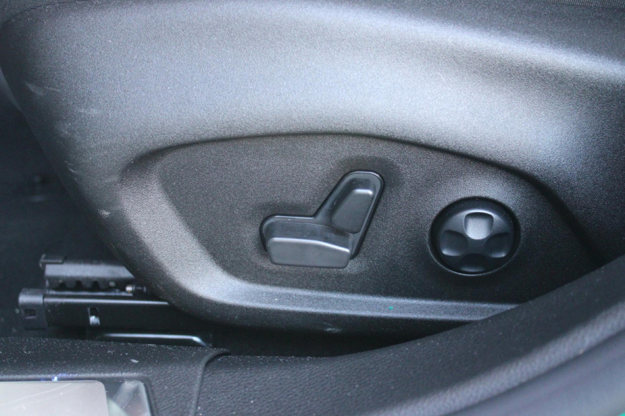 Alfa Romeo Tonale PHEV 280PK VELOCE | PANORAMISCH SCHUIF / KANTELDAK | LEDEREN BEKLEDING | VOORSTOELEN / STUUR VERWARMD | VOORSTOELEN GEVENTILEERD | VOORSTOELEN ELEKTRISCH VERSTELBAAR | DRAADLOOS APPLE CARPLAY / ANDROID AUTO | 360° CAMERA | AUTOMATISCH DIMMENDE BUITENSPIEGELS | 20"INCH LICHTMETALEN VELGEN | ADAPTIVE CRUISE CONTROL | KEYLESS ENTRY / START | ELEKTRISCH BEDIENBARE ACHTERKLEP | DRAADLOZE TELEFOONLADER | AMBIENT LIGHTING | DONKERE HEMELBEKLEDING | SCHAKELFLIPPERS AAN HET STUUR | VERWARMDE RUITENSPROEIERS |