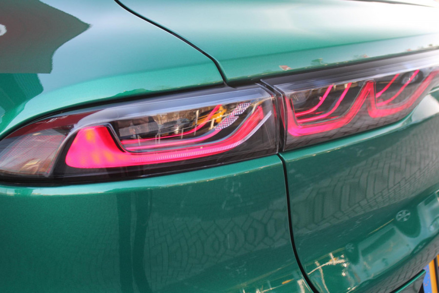 Alfa Romeo Tonale PHEV 280PK VELOCE | PANORAMISCH SCHUIF / KANTELDAK | LEDEREN BEKLEDING | VOORSTOELEN / STUUR VERWARMD | VOORSTOELEN GEVENTILEERD | VOORSTOELEN ELEKTRISCH VERSTELBAAR | DRAADLOOS APPLE CARPLAY / ANDROID AUTO | 360° CAMERA | AUTOMATISCH DIMMENDE BUITENSPIEGELS | 20"INCH LICHTMETALEN VELGEN | ADAPTIVE CRUISE CONTROL | KEYLESS ENTRY / START | ELEKTRISCH BEDIENBARE ACHTERKLEP | DRAADLOZE TELEFOONLADER | AMBIENT LIGHTING | DONKERE HEMELBEKLEDING | SCHAKELFLIPPERS AAN HET STUUR | VERWARMDE RUITENSPROEIERS |