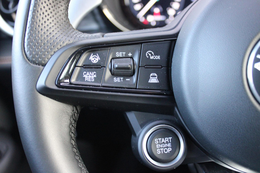 Alfa Romeo Tonale PHEV 280PK VELOCE | PANORAMISCH SCHUIF / KANTELDAK | LEDEREN BEKLEDING | VOORSTOELEN / STUUR VERWARMD | VOORSTOELEN GEVENTILEERD | VOORSTOELEN ELEKTRISCH VERSTELBAAR | DRAADLOOS APPLE CARPLAY / ANDROID AUTO | 360° CAMERA | AUTOMATISCH DIMMENDE BUITENSPIEGELS | 20"INCH LICHTMETALEN VELGEN | ADAPTIVE CRUISE CONTROL | KEYLESS ENTRY / START | ELEKTRISCH BEDIENBARE ACHTERKLEP | DRAADLOZE TELEFOONLADER | AMBIENT LIGHTING | DONKERE HEMELBEKLEDING | SCHAKELFLIPPERS AAN HET STUUR | VERWARMDE RUITENSPROEIERS |