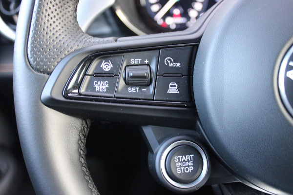 Alfa Romeo Tonale PHEV 280PK VELOCE | PANORAMISCH SCHUIF / KANTELDAK | LEDEREN BEKLEDING | VOORSTOELEN / STUUR VERWARMD | VOORSTOELEN GEVENTILEERD | VOORSTOELEN ELEKTRISCH VERSTELBAAR | DRAADLOOS APPLE CARPLAY / ANDROID AUTO | 360° CAMERA | AUTOMATISCH DIMMENDE BUITENSPIEGELS | 20"INCH LICHTMETALEN VELGEN | ADAPTIVE CRUISE CONTROL | KEYLESS ENTRY / START | ELEKTRISCH BEDIENBARE ACHTERKLEP | DRAADLOZE TELEFOONLADER | AMBIENT LIGHTING | DONKERE HEMELBEKLEDING | SCHAKELFLIPPERS AAN HET STUUR | VERWARMDE RUITENSPROEIERS |