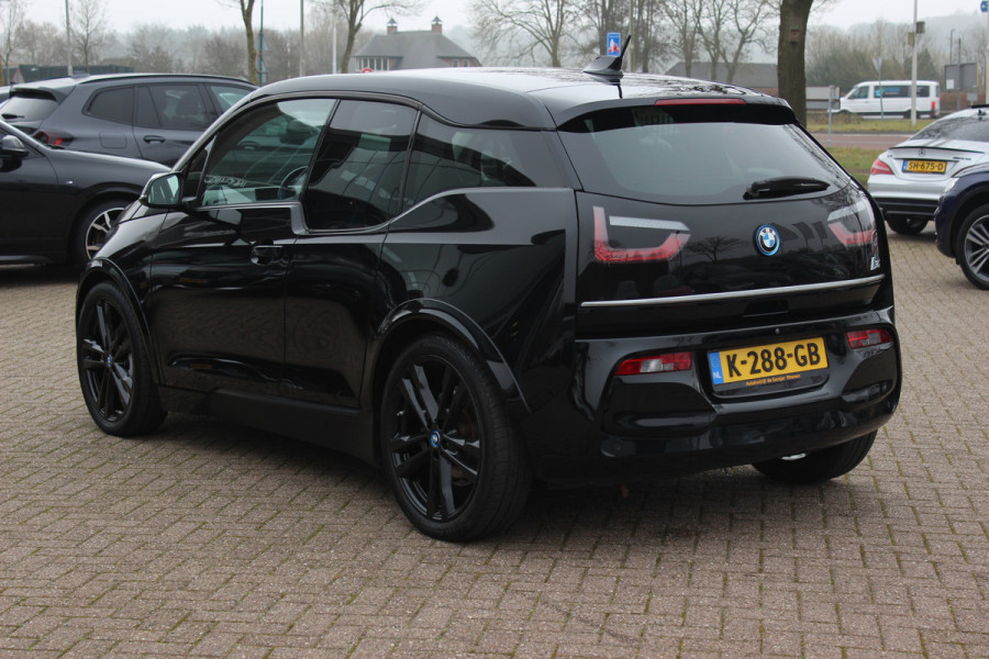 BMW i3 S Dark Shadow Edition 120Ah 42 kWh / Camera / Navigatie / 20'' / Stoelverwarming / DAB / LED / Cruise Control