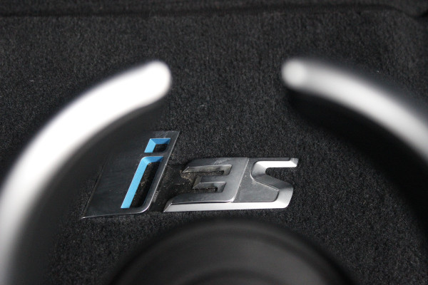 BMW i3 S Dark Shadow Edition 120Ah 42 kWh / Camera / Navigatie / 20'' / Stoelverwarming / DAB / LED / Cruise Control