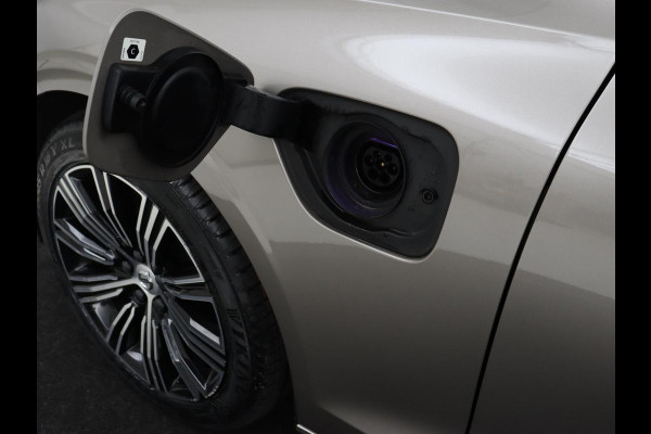 Volvo V60 2.0 T6 AWD Recharge Business Pro | Leder | Trekhaak | Stoel & stuurverwarming | Adaptive cruise | Camera | Carplay | Navigatie | Full LED | Parkeerhulp | PHEV | Plug In