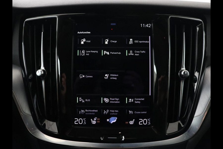 Volvo V60 2.0 T6 AWD Recharge Business Pro | Leder | Trekhaak | Stoel & stuurverwarming | Adaptive cruise | Camera | Carplay | Navigatie | Full LED | Parkeerhulp | PHEV | Plug In