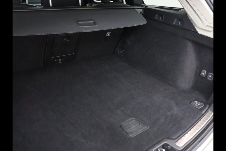 Volvo V60 2.0 T6 AWD Recharge Business Pro | Leder | Trekhaak | Stoel & stuurverwarming | Adaptive cruise | Camera | Carplay | Navigatie | Full LED | Parkeerhulp | PHEV | Plug In