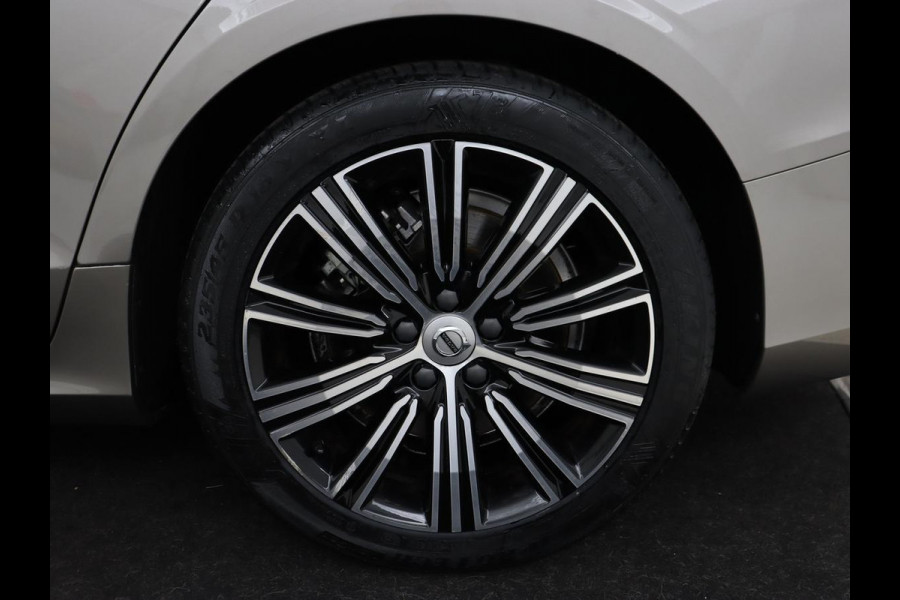 Volvo V60 2.0 T6 AWD Recharge Business Pro | Leder | Trekhaak | Stoel & stuurverwarming | Adaptive cruise | Camera | Carplay | Navigatie | Full LED | Parkeerhulp | PHEV | Plug In