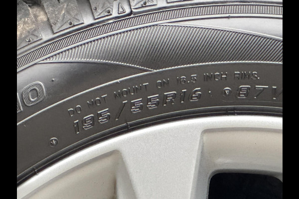 Renault Clio 1.0 TCe Intens - Navigatie / Apple CarPlay I Airco I Sport velgen I PDC I Stoelverwarming I Dealer onderhouden