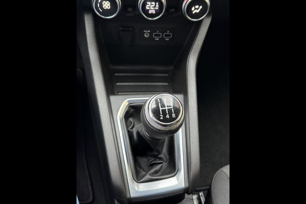 Renault Clio 1.0 TCe Intens - Navigatie / Apple CarPlay I Airco I Sport velgen I PDC I Stoelverwarming I Dealer onderhouden