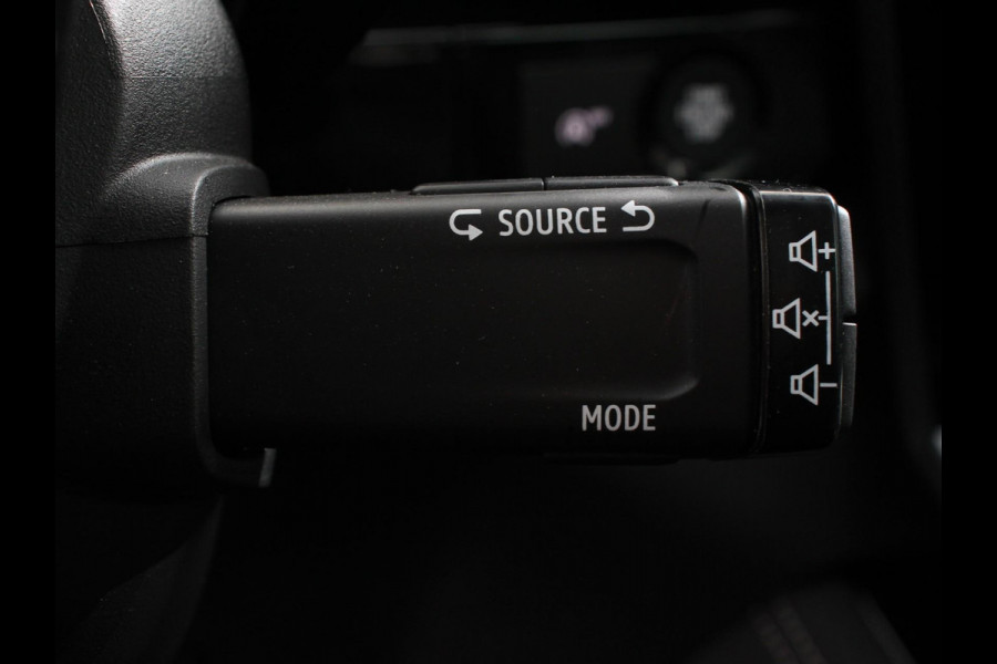 Renault Austral 1.3 Mild Hybrid 160 X-Tronic DEMO! Climate control Cruise Control adaptief Panorama dak LED Navigatie Sfeerverlichting Elektrische achterklep Stoel + stuurverwarming 360* camera Premium audio Arkamys