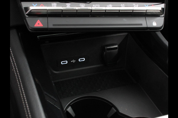 Renault Austral 1.3 Mild Hybrid 160 X-Tronic DEMO! Climate control Cruise Control adaptief Panorama dak LED Navigatie Sfeerverlichting Elektrische achterklep Stoel + stuurverwarming 360* camera Premium audio Arkamys