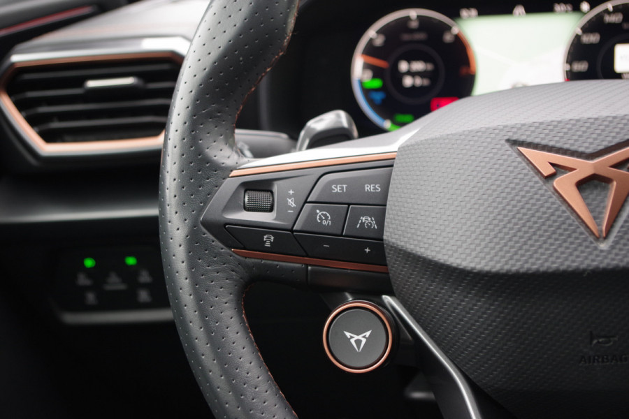 CUPRA Formentor 1.4 e-Hybrid 245 PK VZ Copper Edition PHEV, Panoramadak, Adap. Cruise Control, Camera