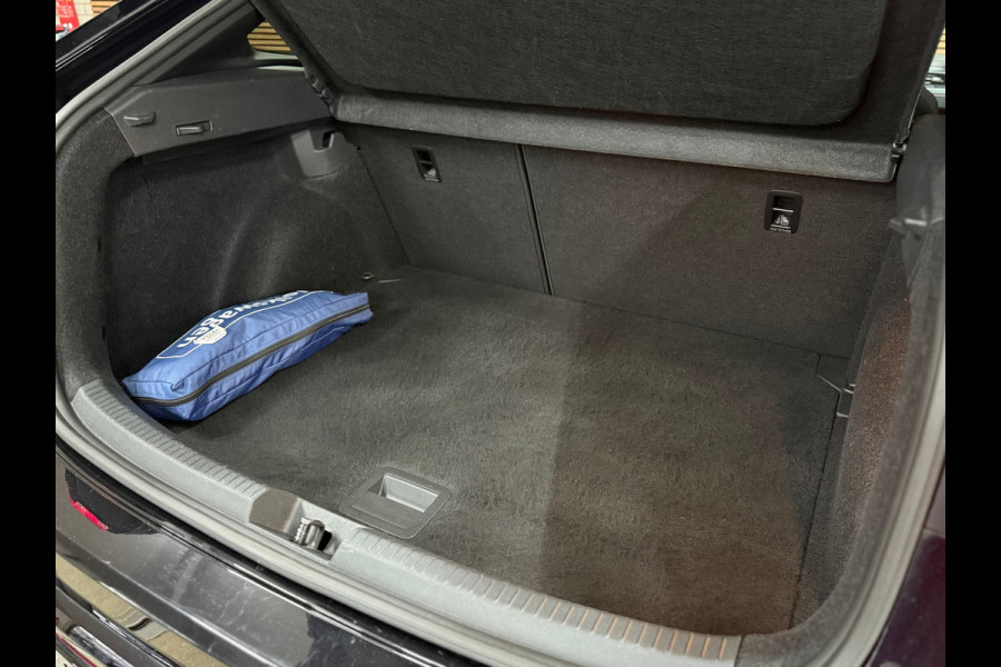 Volkswagen Taigo 1.5 TSI 3x R-Line | 18' inch | Panoramadak | Black Style | Virtual Cockpit | Matrix LED