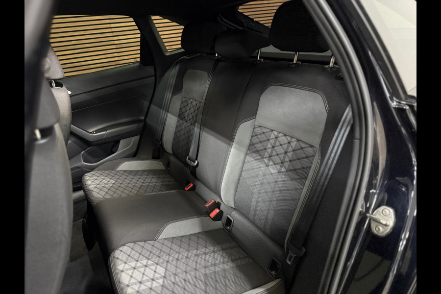 Volkswagen Taigo 1.5 TSI 3x R-Line | 18' inch | Panoramadak | Black Style | Virtual Cockpit | Matrix LED