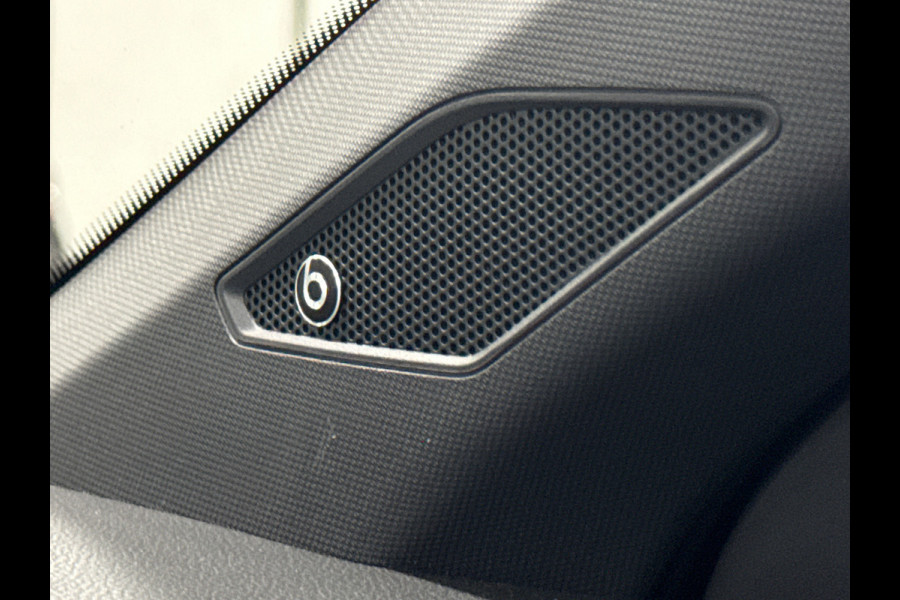 Volkswagen Taigo 1.5 TSI 3x R-Line | 18' inch | Panoramadak | Black Style | Virtual Cockpit | Matrix LED