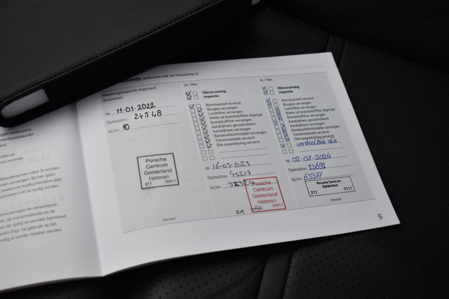 Porsche Cayenne Coupé 3.0 E-Hybrid 462pk SportDesign Techart | Pano | ACC | 22'' Wielen | PDLS+ Matrix | Alcantara dakhemel | Matrix PDLS+ |