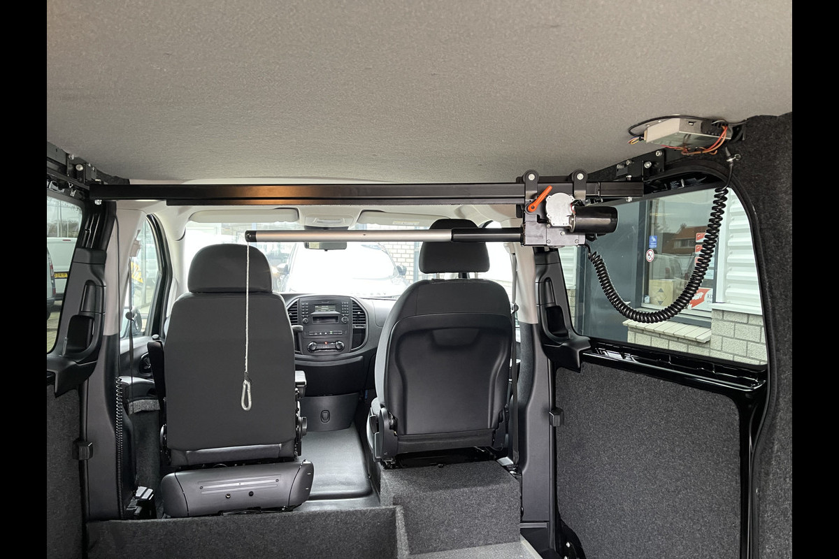 Mercedes-Benz Vito 116 CDI automaat / speciaal gebouwd voor rolstoel bestuurder / € 27.950 marge / zwart metallic / lift / hand gas en rem / airco / cruise control / euro 6 diesel