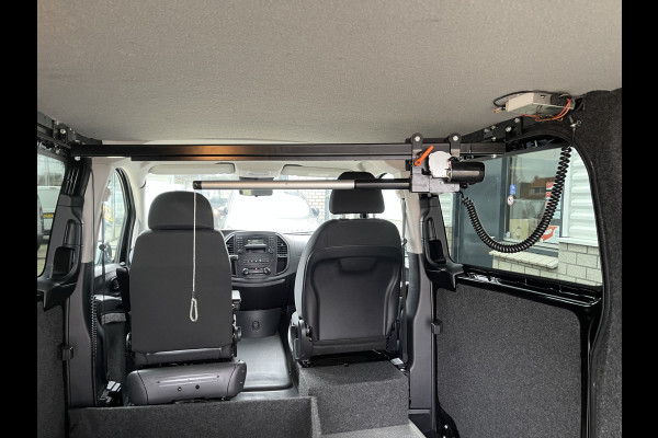 Mercedes-Benz Vito 116 CDI automaat / speciaal gebouwd voor rolstoel bestuurder / € 27.950 marge / zwart metallic / lift / hand gas en rem / airco / cruise control / euro 6 diesel