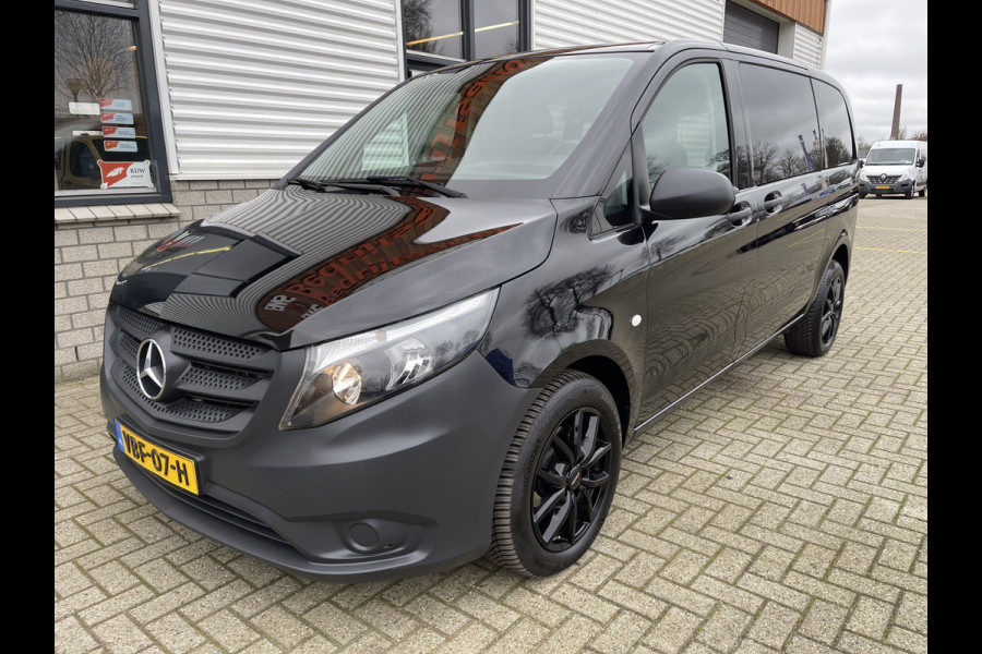 Mercedes-Benz Vito 116 CDI automaat / speciaal gebouwd voor rolstoel bestuurder / € 27.950 marge / zwart metallic / lift / hand gas en rem / airco / cruise control / euro 6 diesel