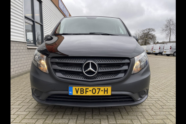 Mercedes-Benz Vito 116 CDI automaat / speciaal gebouwd voor rolstoel bestuurder / € 27.950 marge / zwart metallic / lift / hand gas en rem / airco / cruise control / euro 6 diesel