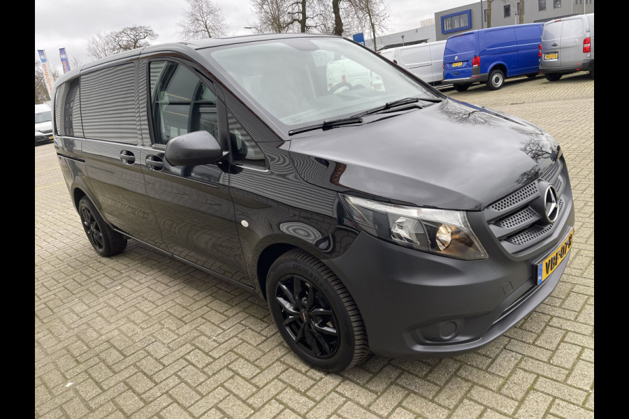 Mercedes-Benz Vito 116 CDI automaat / speciaal gebouwd voor rolstoel bestuurder / € 27.950 marge / zwart metallic / lift / hand gas en rem / airco / cruise control / euro 6 diesel