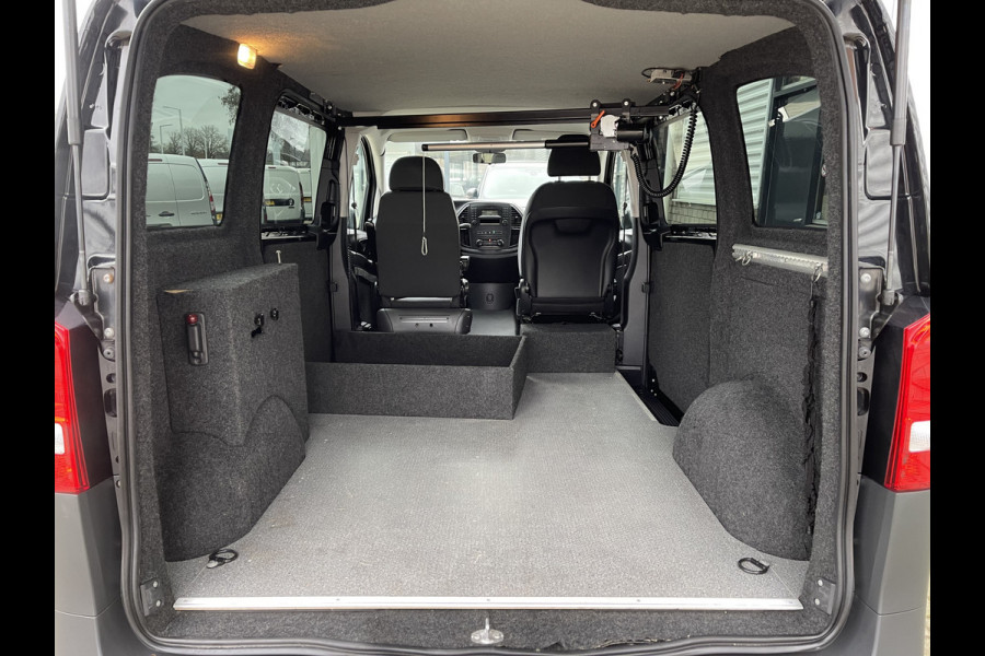 Mercedes-Benz Vito 116 CDI automaat / speciaal gebouwd voor rolstoel bestuurder / € 27.950 marge / zwart metallic / lift / hand gas en rem / airco / cruise control / euro 6 diesel