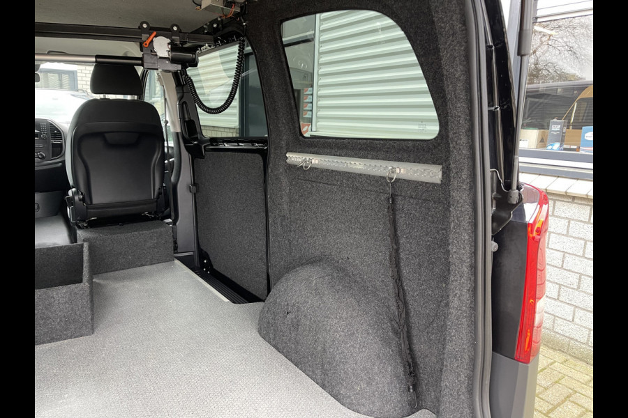 Mercedes-Benz Vito 116 CDI automaat / speciaal gebouwd voor rolstoel bestuurder / € 27.950 marge / zwart metallic / lift / hand gas en rem / airco / cruise control / euro 6 diesel