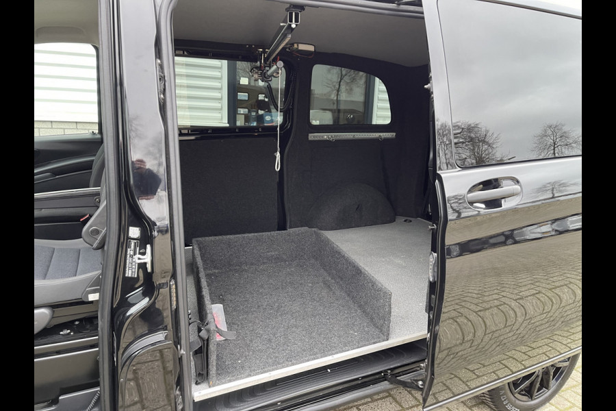 Mercedes-Benz Vito 116 CDI automaat / speciaal gebouwd voor rolstoel bestuurder / € 27.950 marge / zwart metallic / lift / hand gas en rem / airco / cruise control / euro 6 diesel