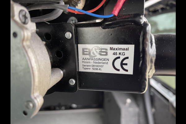 Mercedes-Benz Vito 116 CDI automaat / speciaal gebouwd voor rolstoel bestuurder / € 27.950 marge / zwart metallic / lift / hand gas en rem / airco / cruise control / euro 6 diesel