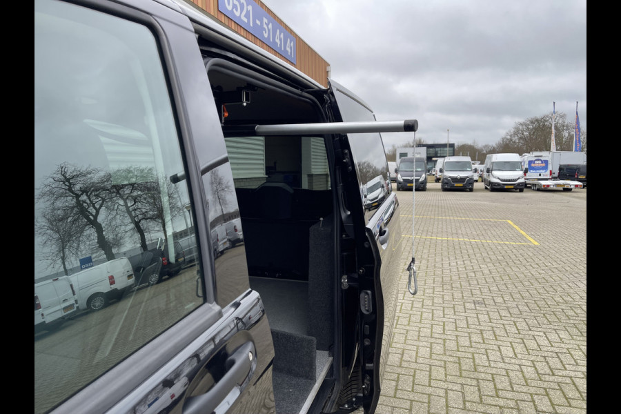 Mercedes-Benz Vito 116 CDI automaat / speciaal gebouwd voor rolstoel bestuurder / € 27.950 marge / zwart metallic / lift / hand gas en rem / airco / cruise control / euro 6 diesel