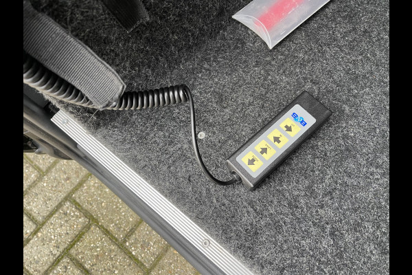 Mercedes-Benz Vito 116 CDI automaat / speciaal gebouwd voor rolstoel bestuurder / € 27.950 marge / zwart metallic / lift / hand gas en rem / airco / cruise control / euro 6 diesel