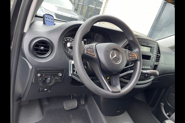 Mercedes-Benz Vito 116 CDI automaat / speciaal gebouwd voor rolstoel bestuurder / € 27.950 marge / zwart metallic / lift / hand gas en rem / airco / cruise control / euro 6 diesel
