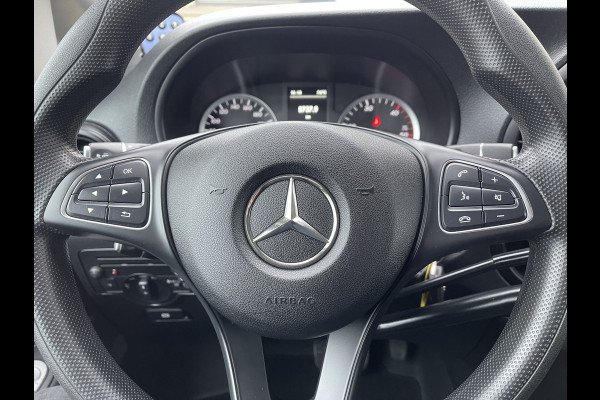 Mercedes-Benz Vito 116 CDI automaat / speciaal gebouwd voor rolstoel bestuurder / € 27.950 marge / zwart metallic / lift / hand gas en rem / airco / cruise control / euro 6 diesel