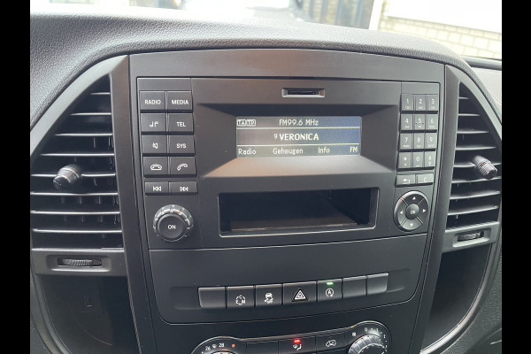 Mercedes-Benz Vito 116 CDI automaat / speciaal gebouwd voor rolstoel bestuurder / € 27.950 marge / zwart metallic / lift / hand gas en rem / airco / cruise control / euro 6 diesel