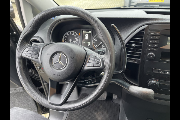 Mercedes-Benz Vito 116 CDI automaat / speciaal gebouwd voor rolstoel bestuurder / € 27.950 marge / zwart metallic / lift / hand gas en rem / airco / cruise control / euro 6 diesel