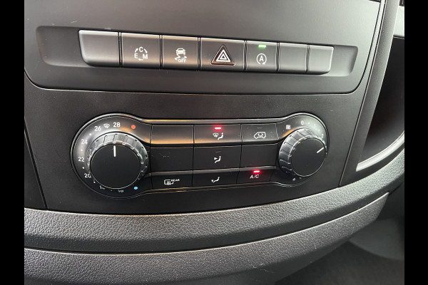 Mercedes-Benz Vito 116 CDI automaat / speciaal gebouwd voor rolstoel bestuurder / € 27.950 marge / zwart metallic / lift / hand gas en rem / airco / cruise control / euro 6 diesel