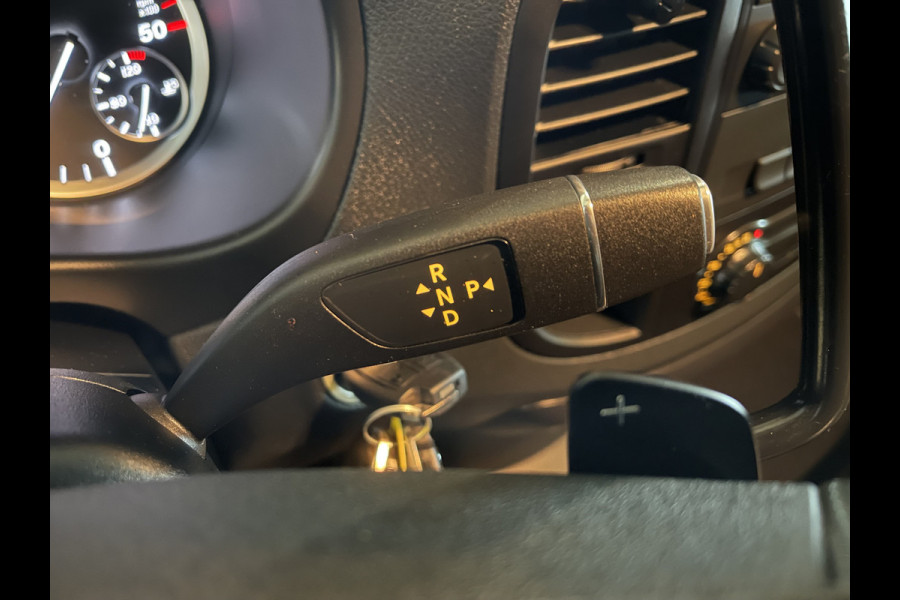 Mercedes-Benz Vito 116 CDI automaat / speciaal gebouwd voor rolstoel bestuurder / € 27.950 marge / zwart metallic / lift / hand gas en rem / airco / cruise control / euro 6 diesel