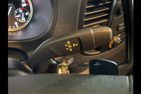 Mercedes-Benz Vito 116 CDI automaat / speciaal gebouwd voor rolstoel bestuurder / € 27.950 marge / zwart metallic / lift / hand gas en rem / airco / cruise control / euro 6 diesel