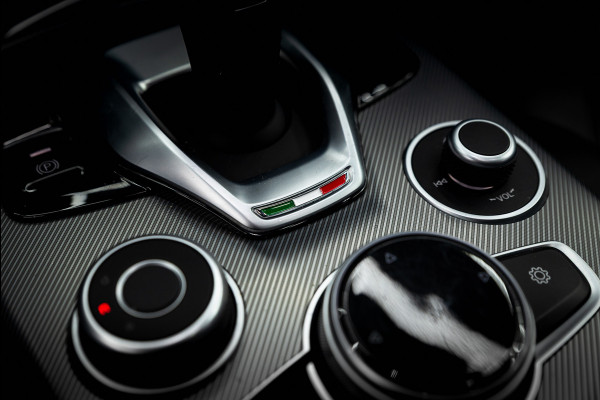 Alfa Romeo Stelvio 2.0 T AWD Veloce / 21" / Pano / Carplay / H&K / Memory / Adapt.cruise / 1e lak / VOL