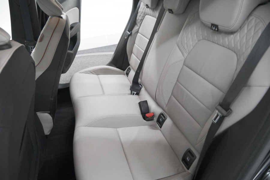 Renault Clio TCe 130 EDC Initiale Paris | Pack Winter | Camera | BOSE Audio | Dodehoekdetectie