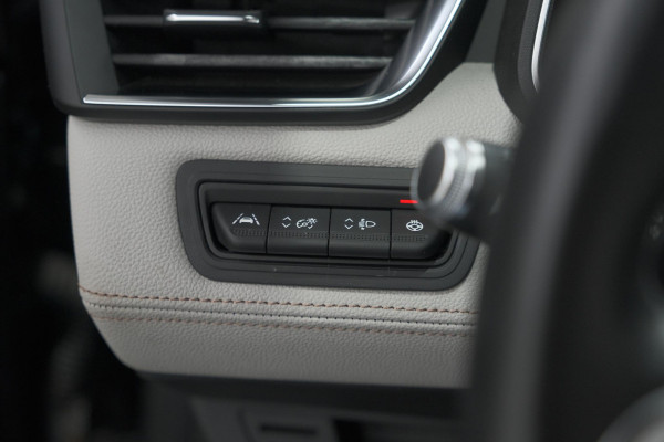 Renault Clio TCe 130 EDC Initiale Paris | Pack Winter | Camera | BOSE Audio | Dodehoekdetectie