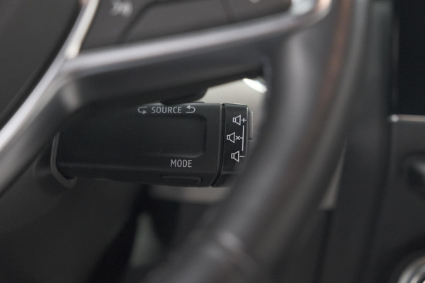 Renault Clio TCe 130 EDC Initiale Paris | Pack Winter | Camera | BOSE Audio | Dodehoekdetectie