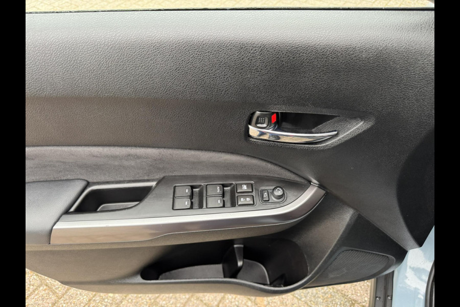 Suzuki Vitara 1.5 Hybrid Style AllGrip Adaptive cruise Climate Stoelverwarming Camera plus sensoren Apple / Android Navi