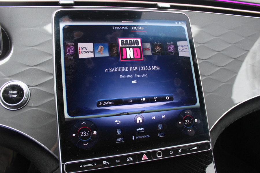 Mercedes-Benz EQE 350 AMG Line 89 kWh / Panoramadak / Camera / Achterasbesturing / Head-up / Luxe Leder / Premium Plus-pakket / Stoelventilatie + Verwarming + Massage / Navigatie / Dodehoek / DAB / ACC