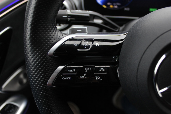 Mercedes-Benz EQE 350 AMG Line 89 kWh / Panoramadak / Camera / Achterasbesturing / Head-up / Luxe Leder / Premium Plus-pakket / Stoelventilatie + Verwarming + Massage / Navigatie / Dodehoek / DAB / ACC