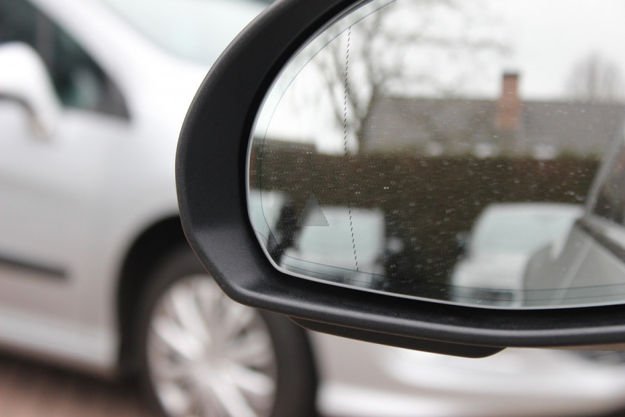 Mercedes-Benz EQE 350 AMG Line 89 kWh / Panoramadak / Camera / Achterasbesturing / Head-up / Luxe Leder / Premium Plus-pakket / Stoelventilatie + Verwarming + Massage / Navigatie / Dodehoek / DAB / ACC