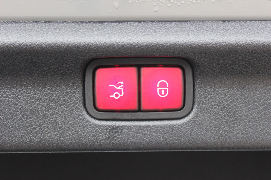 Mercedes-Benz EQE 350 AMG Line 89 kWh / Panoramadak / Camera / Achterasbesturing / Head-up / Luxe Leder / Premium Plus-pakket / Stoelventilatie + Verwarming + Massage / Navigatie / Dodehoek / DAB / ACC