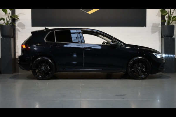 Volkswagen Golf VIII 1.5 eTSI Style AUTOMAAT-ACC-AMBIANCE-CAMERA-CRUISE-KEYLESS-NAVIGATIE-VIRTUEEL