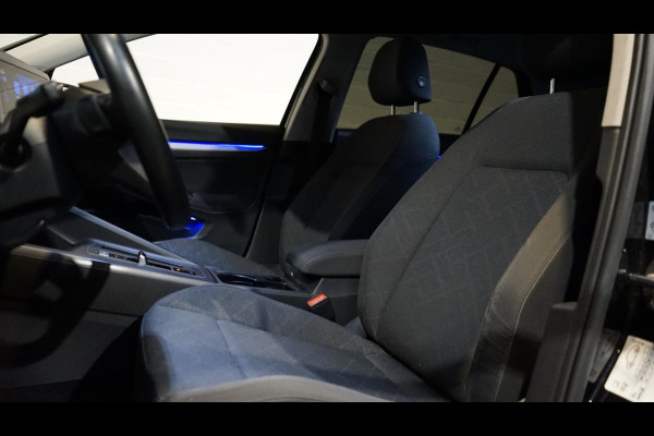 Volkswagen Golf VIII 1.5 eTSI Style AUTOMAAT-ACC-AMBIANCE-CAMERA-CRUISE-KEYLESS-NAVIGATIE-VIRTUEEL